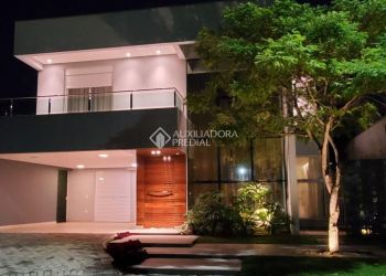 Casa no Bairro Barra em Balneário Camboriú com 3 Dormitórios (3 suítes) - 458933