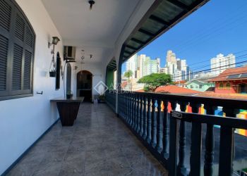 Casa no Bairro Centro em Balneário Camboriú com 3 Dormitórios (1 suíte) - 376425
