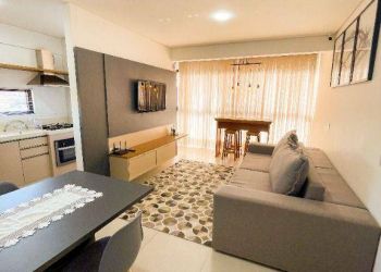 Apartamento no Bairro Centro em Balneário Piçarras com 2 Dormitórios (1 suíte) e 75 m² - AP1131