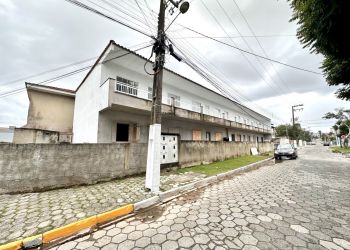 Apartamento no Bairro Centro em Balneário Piçarras com 2 Dormitórios e 55 m² - 35718493