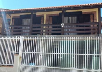 Casa no Bairro Centro em Balneário Piçarras com 3 Dormitórios (1 suíte) - 442513