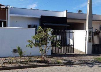 Casa no Bairro Itacolomi em Balneário Piçarras com 2 Dormitórios (1 suíte) e 75 m² - CA0666