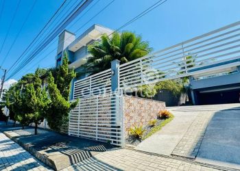 Casa no Bairro Itacolomi em Balneário Piçarras com 3 Dormitórios (1 suíte) e 500 m² - 1128357