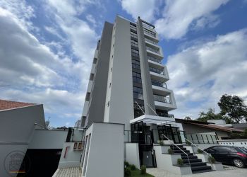 Apartamento no Bairro Água Verde em Blumenau com 2 Dormitórios (2 suítes) e 80 m² - 4112459