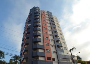 Apartamento no Bairro Vila Nova em Blumenau com 3 Dormitórios (1 suíte) e 1 m² - 7028V