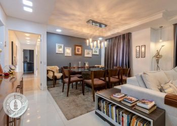 Apartamento no Bairro Vila Nova em Blumenau com 3 Dormitórios (3 suítes) - 1797
