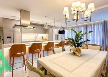 Apartamento no Bairro Vila Nova em Blumenau com 4 Dormitórios (4 suítes) e 174 m² - 1336115