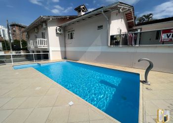 Casa no Bairro Água Verde em Blumenau com 3 Dormitórios (1 suíte) e 550 m² - 221