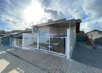 Casa no Bairro Badenfurt em Blumenau com 2 Dormitórios e 59 m² - 27628