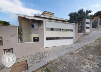 Casa no Bairro Escola Agrícola em Blumenau com 3 Dormitórios (1 suíte) - 2233