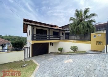 Casa no Bairro Fortaleza em Blumenau com 3 Dormitórios (1 suíte) e 209.51 m² - 3159