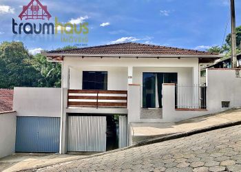 Casa no Bairro Fortaleza Alta em Blumenau com 3 Dormitórios (2 suítes) e 250 m² - CA2021
