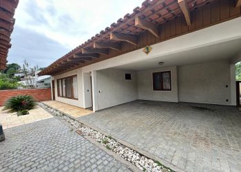 Casa no Bairro Garcia em Blumenau com 4 Dormitórios (1 suíte) - 3301122-L