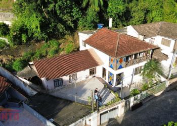 Casa no Bairro Garcia em Blumenau com 4 Dormitórios (2 suítes) e 264.46 m² - 3348