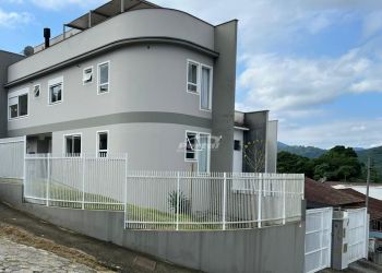 Casa no Bairro Itoupava Central em Blumenau com 3 Dormitórios (1 suíte) e 112.7 m² - 35718739