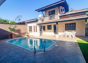 Casa no Bairro Itoupava Central em Blumenau com 3 Dormitórios (2 suítes) e 282 m² - CA2159