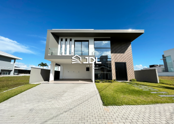 Casa no Bairro Itoupava Central em Blumenau com 3 Dormitórios (3 suítes) e 251 m² - 4050