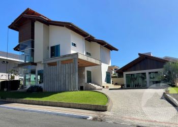 Casa no Bairro Itoupava Central em Blumenau com 4 Dormitórios (3 suítes) e 377 m² - CA0078