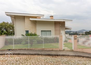 Casa no Bairro Itoupava Norte em Blumenau com 3 Dormitórios (3 suítes) e 349 m² - 6841896