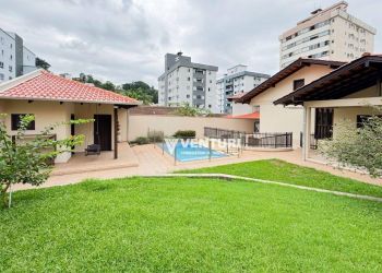 Casa no Bairro Itoupava Seca em Blumenau com 3 Dormitórios (1 suíte) e 269 m² - CA1588