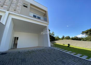 Casa no Bairro Ponta Aguda em Blumenau com 3 Dormitórios (3 suítes) e 202.47 m² - 35710404