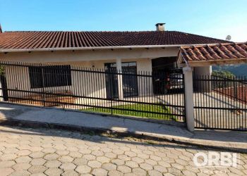 Casa no Bairro Progresso em Blumenau com 3 Dormitórios e 196 m² - CA0569