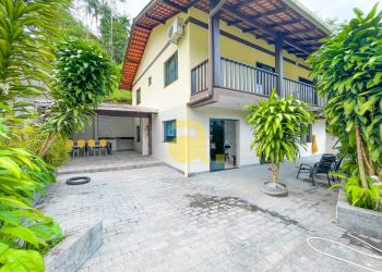 Casa no Bairro Progresso em Blumenau com 5 Dormitórios (2 suítes) e 180 m² - 6005661