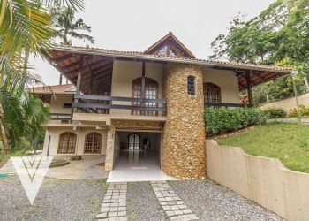 Casa no Bairro Ribeirão Fresco em Blumenau com 3 Dormitórios (2 suítes) e 379 m² - CA0474-V