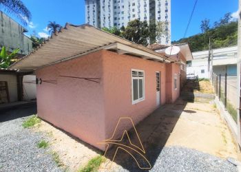 Casa no Bairro Ribeirão Fresco em Blumenau com 2 Dormitórios - 00058.028