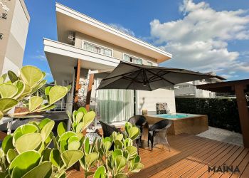 Casa no Bairro Salto em Blumenau com 4 Dormitórios (1 suíte) e 176 m² - 6312444