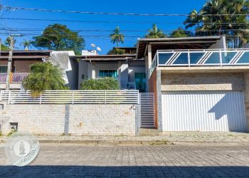 Casa no Bairro Salto Norte em Blumenau com 3 Dormitórios (1 suíte) - 2063