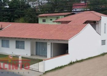 Casa no Bairro Salto Norte em Blumenau com 2 Dormitórios (1 suíte) e 290 m² - 0695