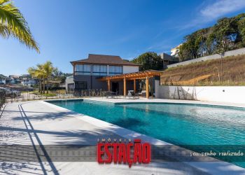Casa no Bairro Tribess em Blumenau com 3 Dormitórios (1 suíte) - 460