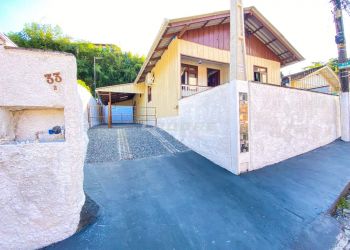 Casa no Bairro Valparaiso em Blumenau com 2 Dormitórios e 70 m² - 1190