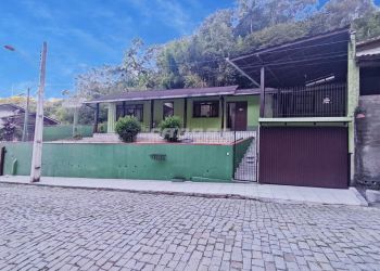 Casa no Bairro Valparaiso em Blumenau com 2 Dormitórios (1 suíte) e 141 m² - 215