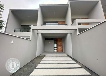 Casa no Bairro Velha em Blumenau com 3 Dormitórios (1 suíte) - 1700
