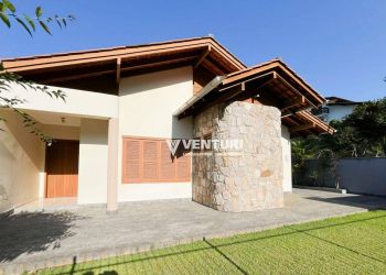 Casa no Bairro Velha em Blumenau com 4 Dormitórios (1 suíte) e 203 m² - CA1642