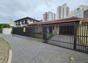 Casa no Bairro Vila Nova em Blumenau com 2 Dormitórios (1 suíte) e 251 m² - CA0763