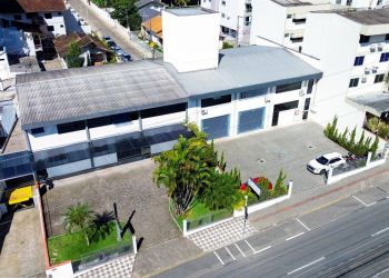 Galpão no Bairro Vila Nova em Blumenau com 1200 m² - GA0242