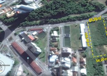 Terreno no Bairro Centro em Blumenau com 10817.31 m² - 4111952