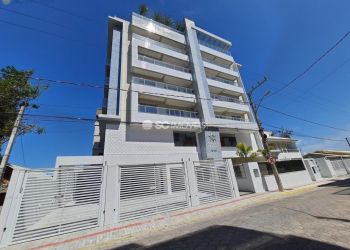 Apartamento no Bairro Bombas em Bombinhas com 2 Dormitórios (1 suíte) - 17053