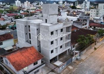 Apartamento no Bairro Lídia Duarte em Camboriú com 3 Dormitórios (1 suíte) - 446942