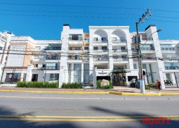 Apartamento no Bairro Abraão em Florianópolis com 2 Dormitórios (2 suítes) e 83.45 m² - 105958