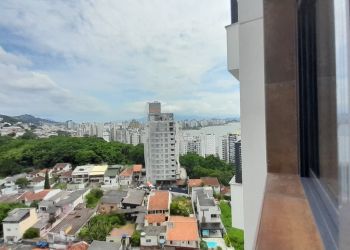 Apartamento no Bairro Agronômica em Florianópolis com 3 Dormitórios (1 suíte) - 463726