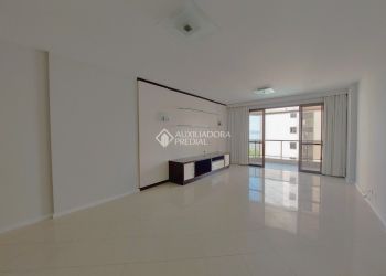 Apartamento no Bairro Agronômica em Florianópolis com 3 Dormitórios (1 suíte) - 466771
