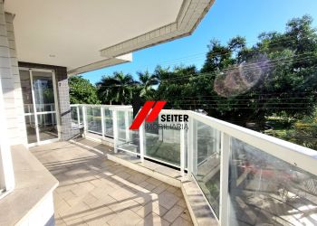 Apartamento no Bairro Agronômica em Florianópolis com 5 Dormitórios (3 suítes) e 255 m² - AP02866V