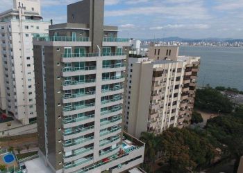 Apartamento no Bairro Agronômica em Florianópolis com 3 Dormitórios (3 suítes) e 122 m² - AP0951