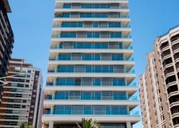 Apartamento no Bairro Beira Mar em Florianópolis com 3 Dormitórios (3 suítes) e 243 m² - AP0627