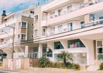 Apartamento no Bairro Campeche em Florianópolis com 3 Dormitórios (1 suíte) e 103 m² - 2712