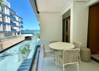 Apartamento no Bairro Canajurê em Florianópolis com 3 Dormitórios (3 suítes) e 126 m² - AP2698